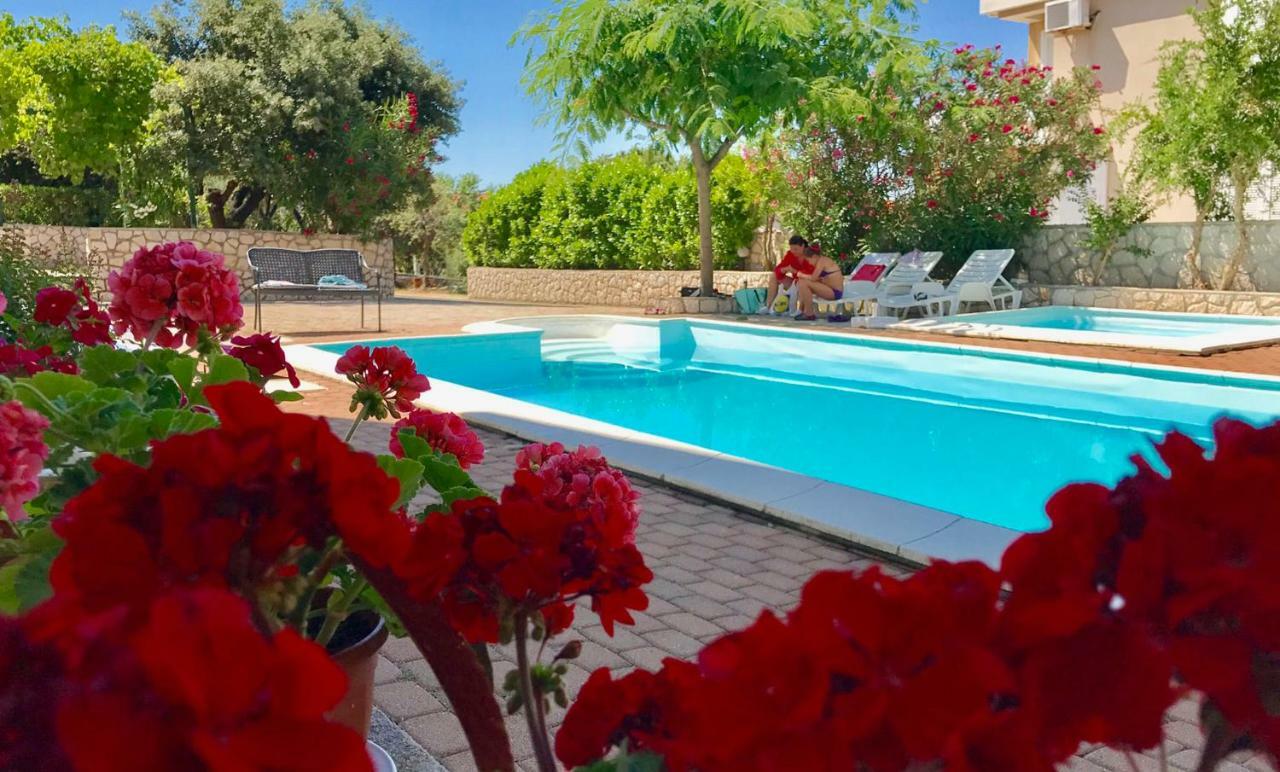Apartments Villa Ana Мандре Екстериор снимка