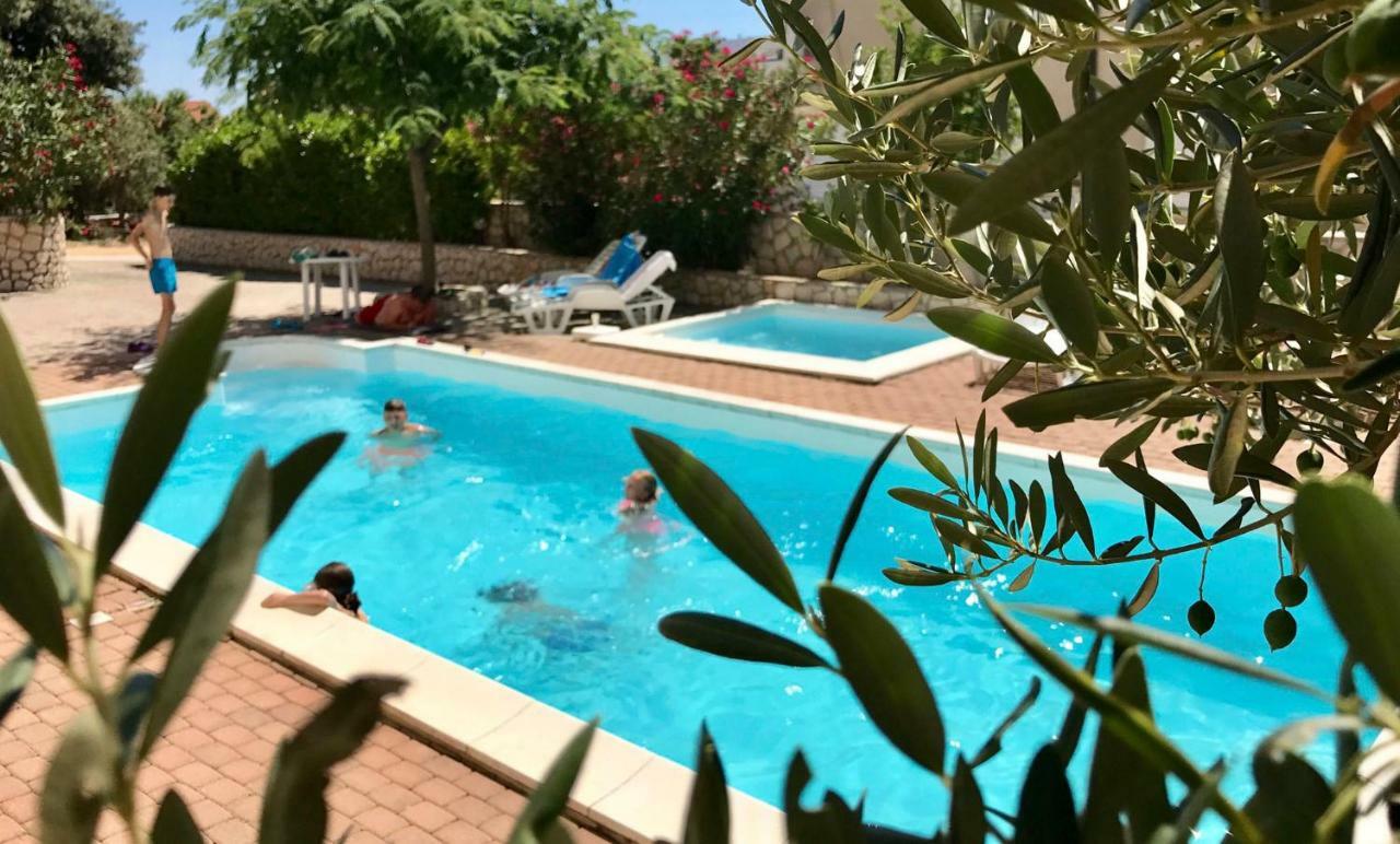 Apartments Villa Ana Мандре Екстериор снимка