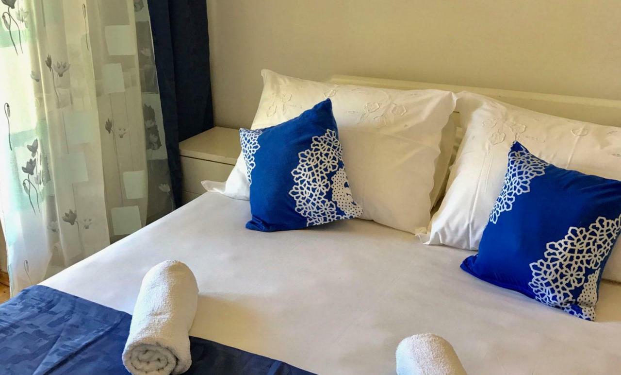 Apartments Villa Ana Мандре Екстериор снимка