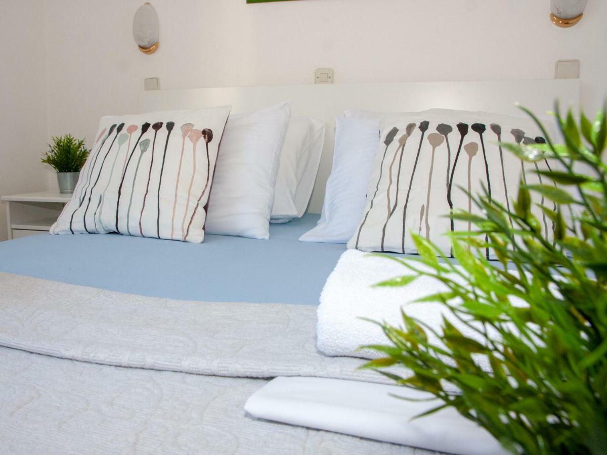 Apartments Villa Ana Мандре Екстериор снимка